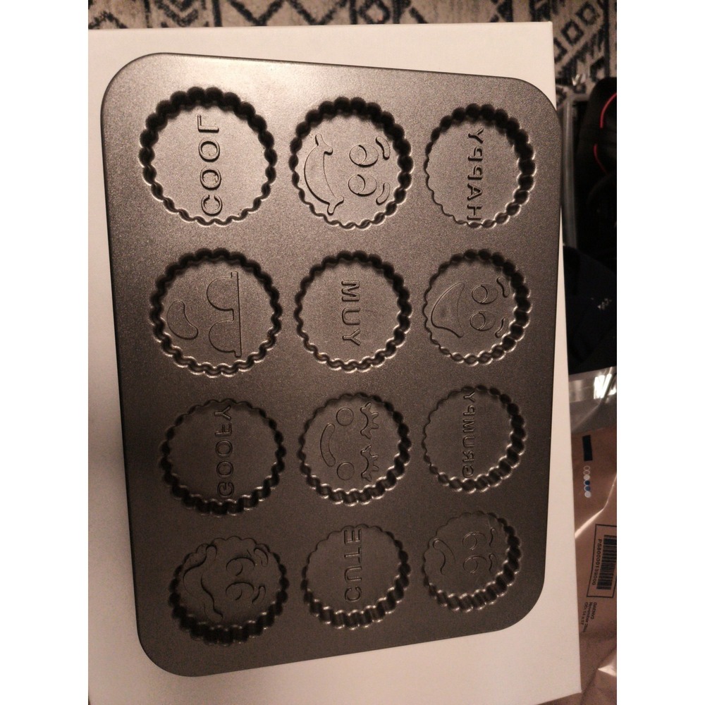 Funny Face Treats Pan Nordic Ware Pro Cast  Aluminum Nonstick 12 Cookies USA